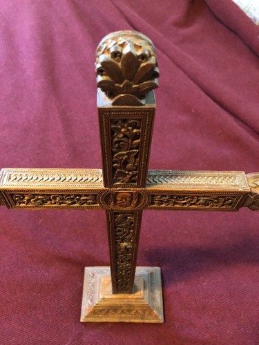 A RARE EARLY 19TH CENTURY BULGARIAN CARVED WOOD CRUCIFIX WITH SUDARÍAN - Picture 8 of 11