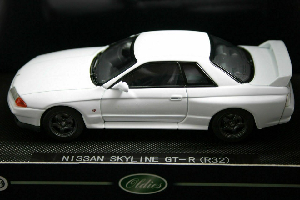Miniature Ebbro - Nissan GTR 2007 - White Pearl - Échelle 1/43