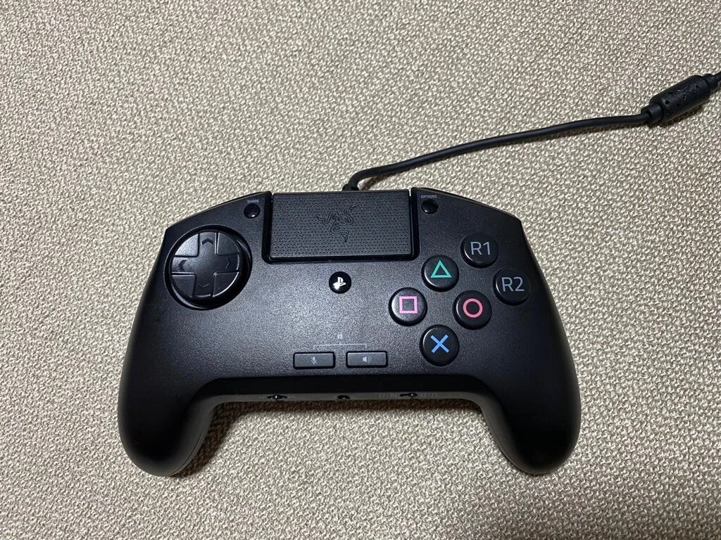 Razer Raion RZ06-02940100-R3G1 Fightpad Controller for PS4 - Black