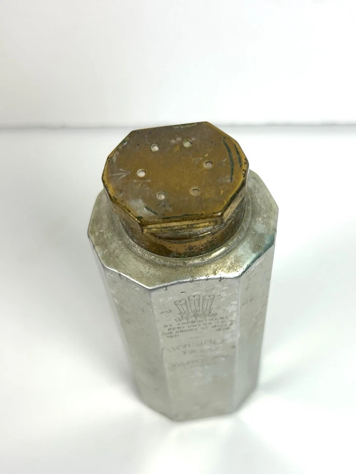 Talco invisible Yardley vintage para hombres en botella coctelera de metal en polvo plata 4 oz Foto 4 de 4