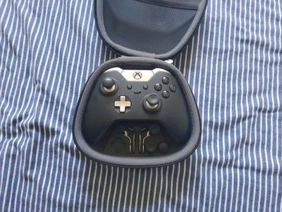 Microsoft Xbox Elite Series 1 Controller, Schwarz