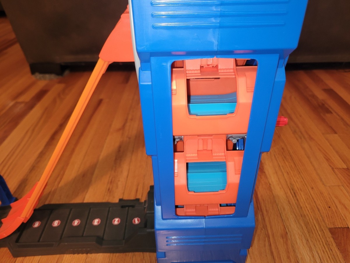 Hot Wheels City 2018 Mega Garage Play Set by Mattel FTB68 Room for - Main Image