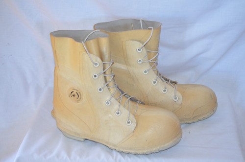U.S. Military Surplus Mickey Cold Weather Boots Sz 10R - Picture 1 of 4