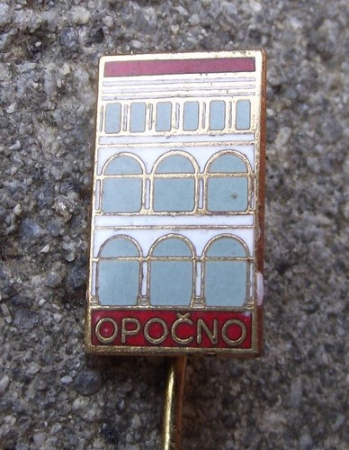Opocno Castle Renaissance Style Architecture Arched Courtyard Tourist Pin Badge - Picture 4 of 5