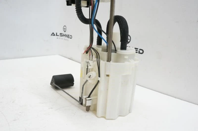 Топливный насос в сборе 2016 Nissan Versa Note 17040-3AN0E от оригинального производителя - Изображение 2 из 4