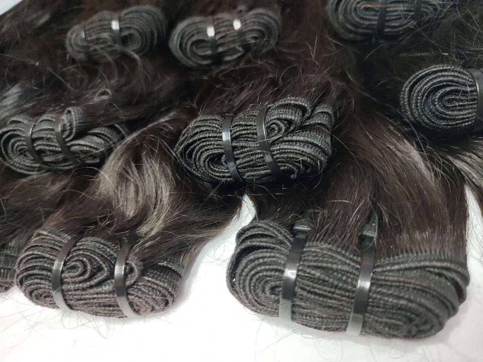 Paquete de cabello rizado indio crudo, cabello de templo 100 % cabello indio, extensión de cabello humano Foto 3 de 4