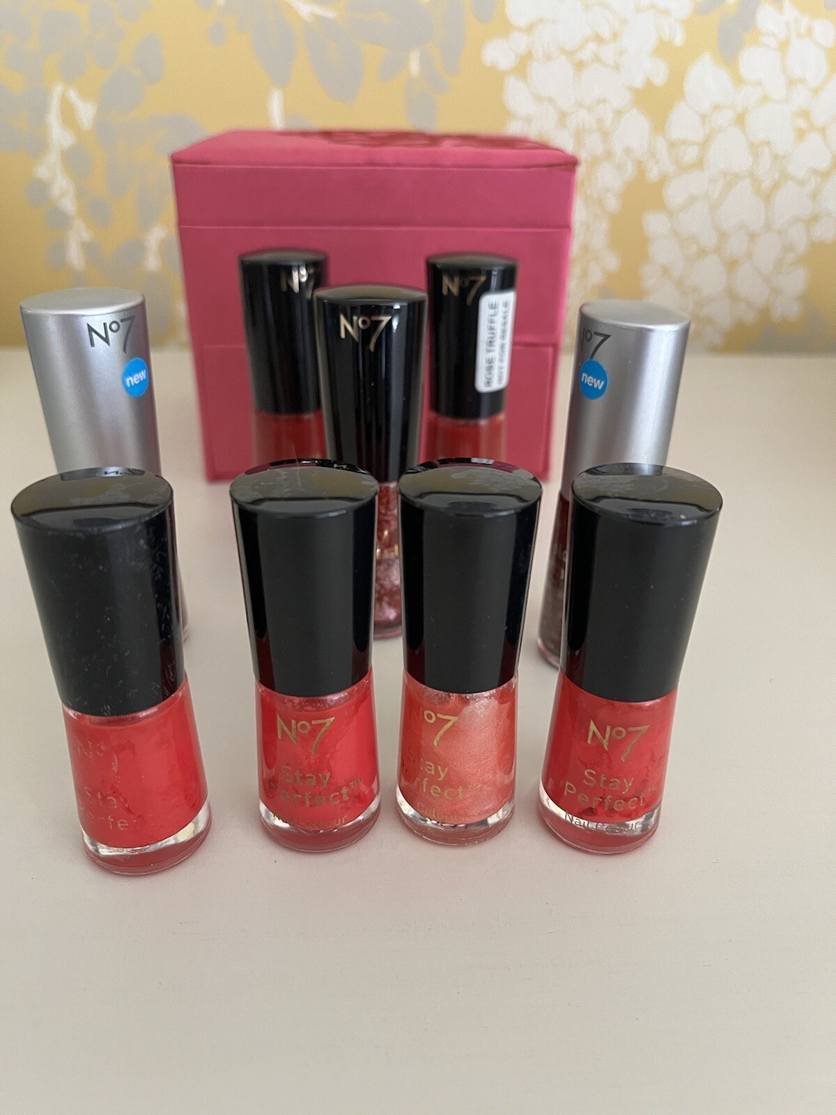 Boots No7 'Stay Perfect' & 'Colour Miracle' Nail Polish Varnish Bundle