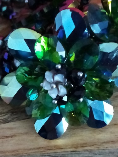 Butler & Wilson Green Aurora Borealis Flower Stretch Bracelet & Crystal Boxed - Picture 16 of 24