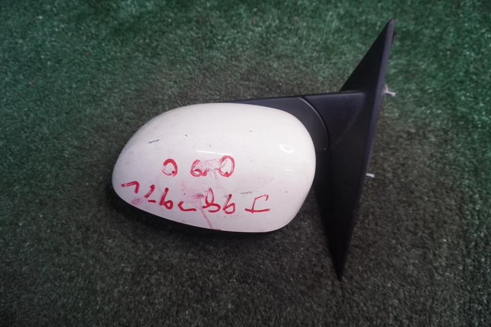 2006 2007 2008 DODGE MAGNUM DRIVER SIDE WHITE Door Mirror OEM E11015628 - Image 2 of 4