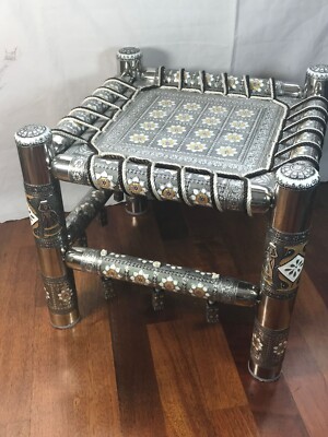 Antiker handgefertigter Couchtisch schöne indische Stahltische Regal geprägt UK