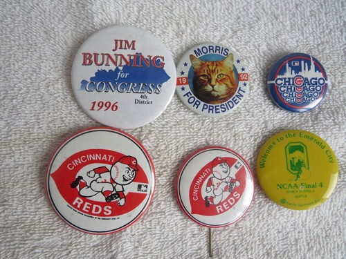 Sechs verschiedene Sport & Nichtsport Pins/Buttons - Bild 1 von 5