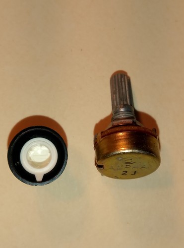 10K Linear potentiometer with black knob white pointer - Picture 2 of 2