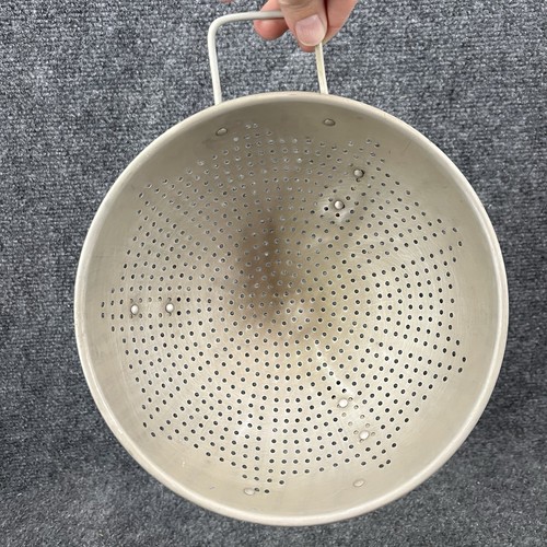 Vintage 8.5” Aluminum Colander 3 Feet & Handle Country Farmhouse Kitchen - Picture 11 of 13