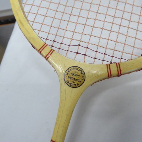 Vintage wooden badminton rackets with wooden press - Picture 10 of 17