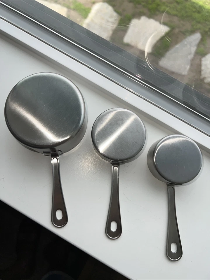 Juego de 3 vasos medidores de acero inoxidable Cuisinart (falta 1/2 taza) Foto 3 de 4