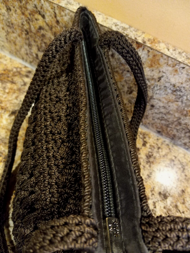 Borsa donna The Sak all'uncinetto chiusura zip doppio manico cinturino 9 1/2"x6"x3" marrone - Foto 15 di 24