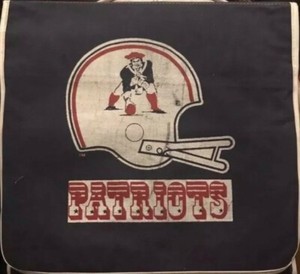 New England Patriots Padded Stadium Seat Cushion W Old Pat Patriot Logo Ebay
