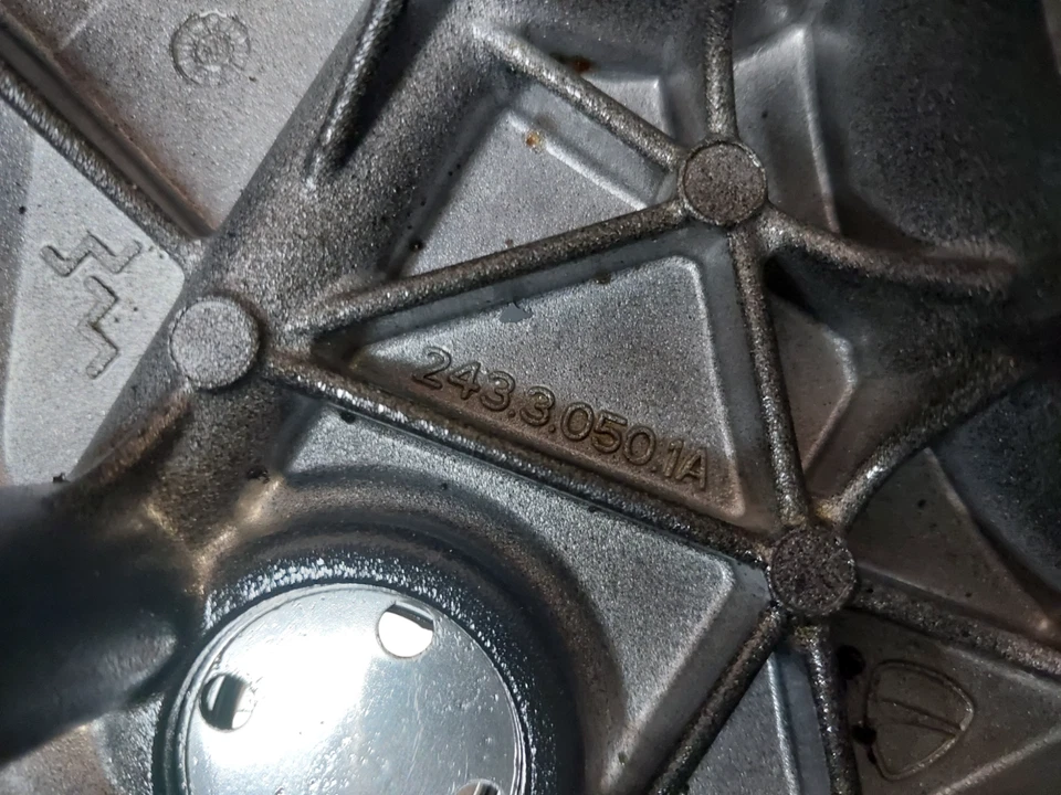 Cubierta de embrague Ducati Super Sport 939 2017/2020 24330501A Foto 2 de 4