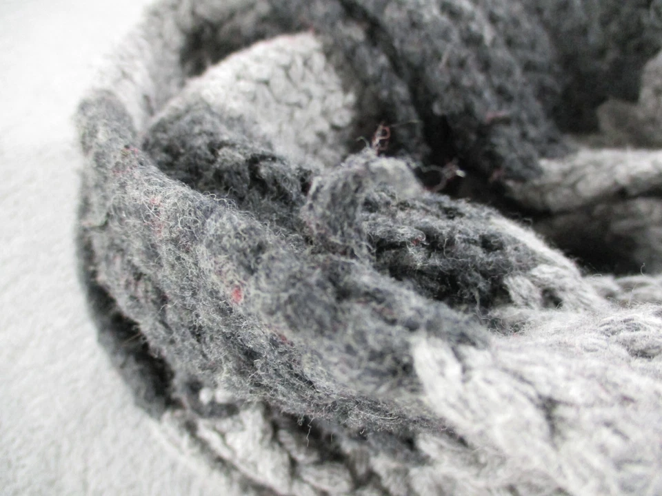 Gap Knit Scarf Gray Red Fringe Chunky Knit Cotton Wool Blend HOL 06 9x86" EUC - Image 3 of 4