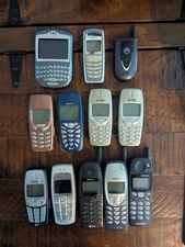 Vintage Mobile Phone Lot - Nokia, Motorola, BlackBerry - Classic Cell Phones Unt