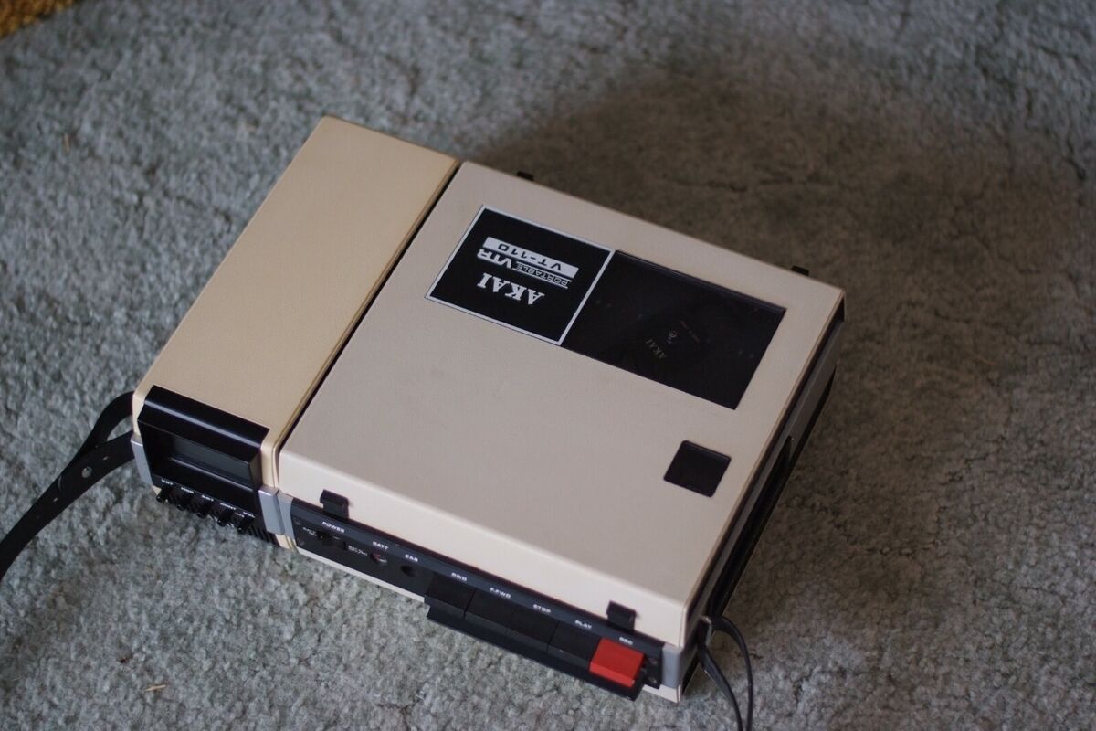 Akai VT-100 Vintage Portable VTR Tape Videorecorder - Good Akai VT-100 Vintage Portable VTR Tape Videorecorder - Good