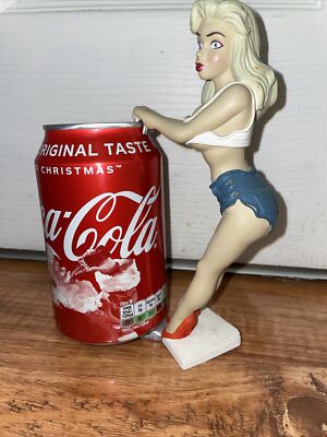 SAMMLER 80er Jahre BIER/POPDOSE ''BOTTOMS UP SEXY BLOND GIRL PIN UP'' HALTER 