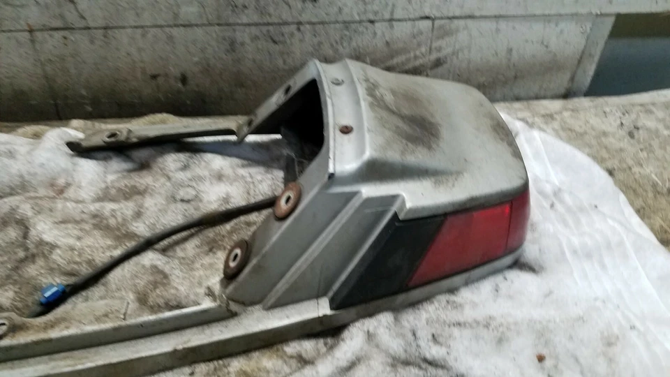 Yamaha XJ 750 1982 Seca 750 Seca luz trasera luz de freno carenado trasero Foto 3 de 4