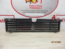 Calandre Peugeot 305
