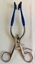 Globus Medical 6171.0002 Radiolucent Weitlaner Retractor 3x4 Teeth x 8” Ortho