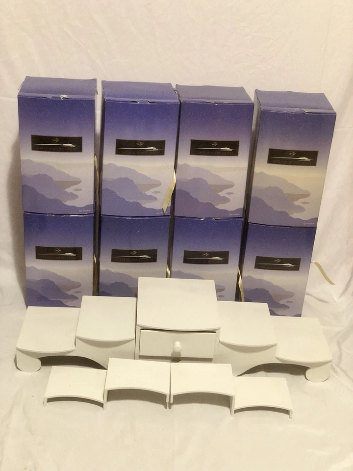 Muñecas Girls Of Many Lands de American Girl 8 muñecas con cajas libros y estante de exhibición Foto 2 de 4