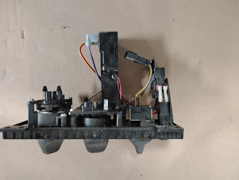 94-96 Caprice Impala SS A/C Heater Temperature Climate Control Rear Defrost - Image 2 of 3