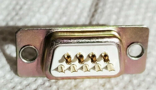 Conector de receptáculo D-Sub TRW RCH 40-9709S Foto 2 de 2