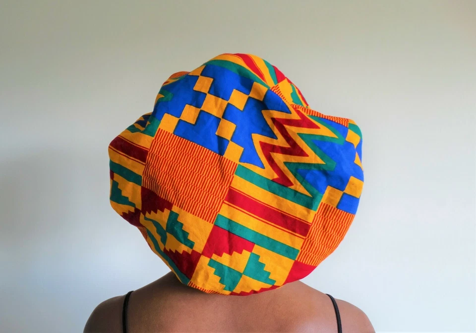 Gorra grande con estampado africano Kente para mujer forrada de satén para dormir Foto 2 de 3