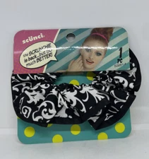 Scunci Fabric Scrunchie - 1 Piece (Black & White Print)