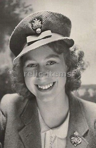 WW2 PICTURE PHOTO UK 1942 QUEEN ELIZABETH 6743