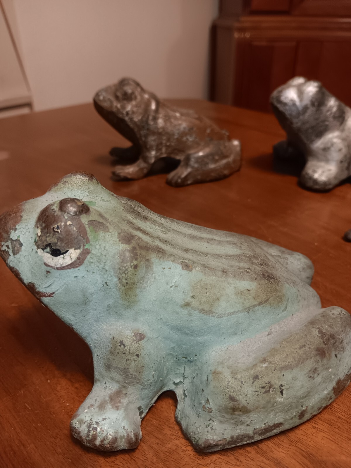 4 Antique Cast Iron Frogs 1 hubley, 1 virginia metal crafters , 2