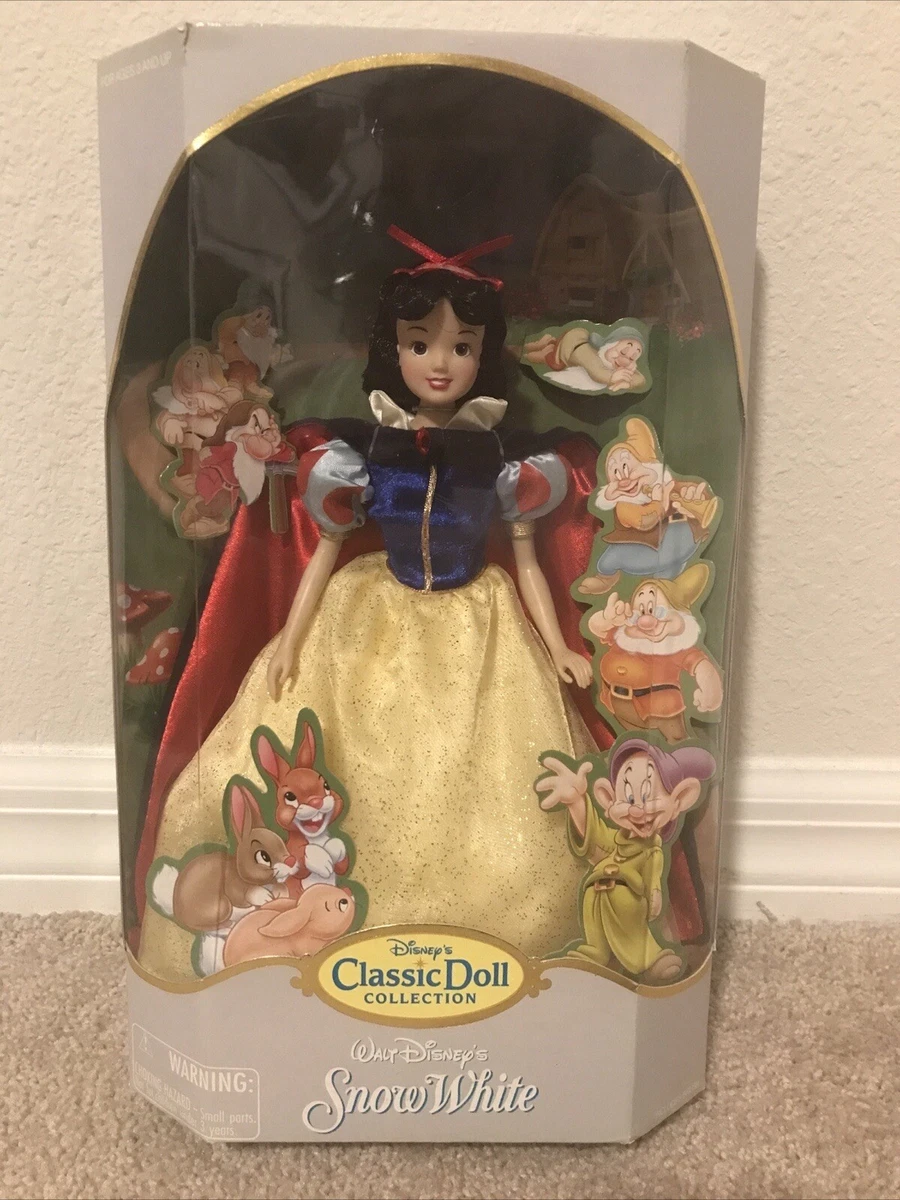 NIB Disney Classic Doll Collection Princess Snow White Parks Exclusive Red Cape