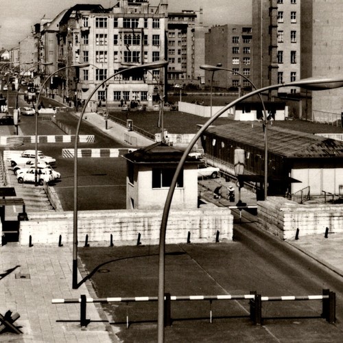 Vintage 1965 RPPC Friedrichstraße Checkpoint Zimmerstraße Postkarte Ostberlin