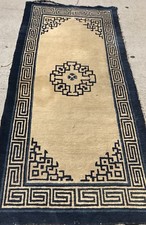 AN ANTIQUE CHINESE RUG