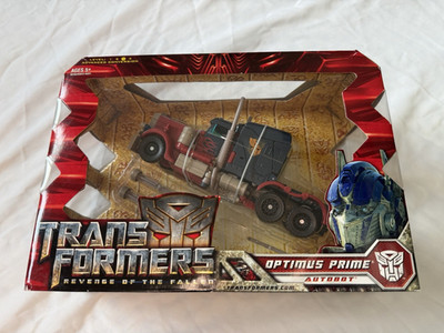 Hasbro Transformers Revenge of the Fallen Optimus Prime Voyager Class Truck 2008