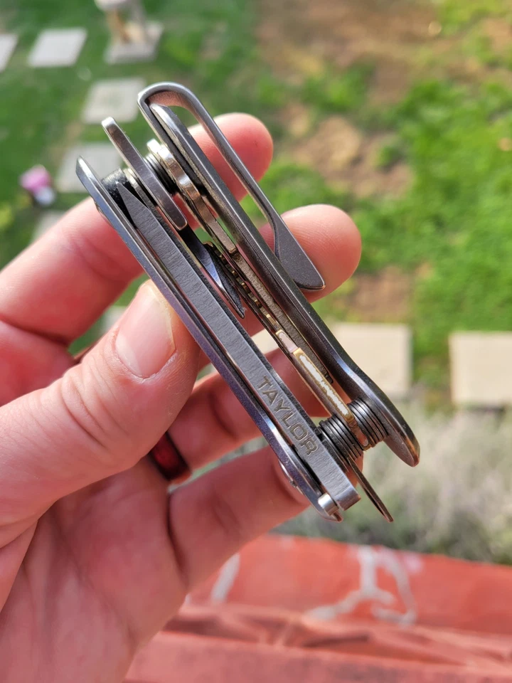 Llave de titanio con 6 llaves de cuchillo/abridor de botellas Scorpion Framelock no incluidas Foto 2 de 4