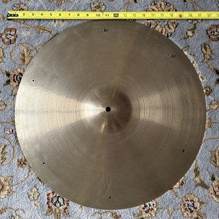 Platillo de choque Zildjian Avedis vintage de 20 pulgadas con remaches