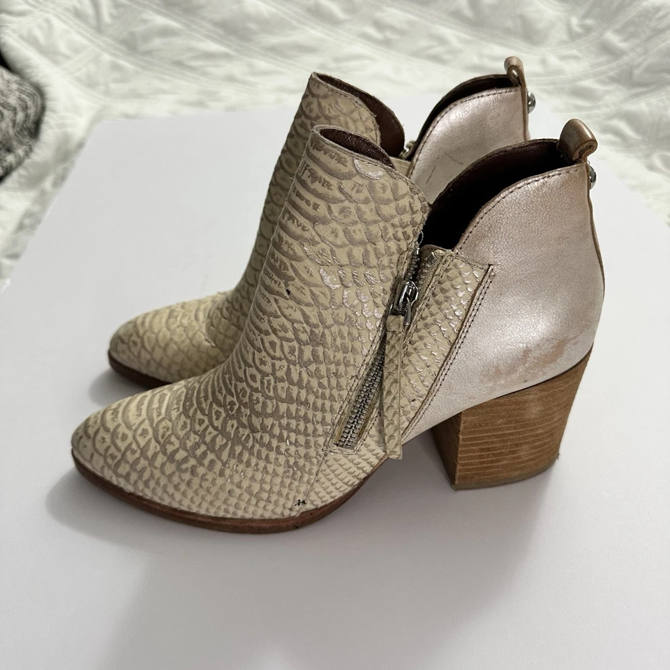 Donald J. Pliner Edyn Botines Cremallera Lateral Talla 7M Marfil Serpiente Repujado Vaquera Foto 4 de 4