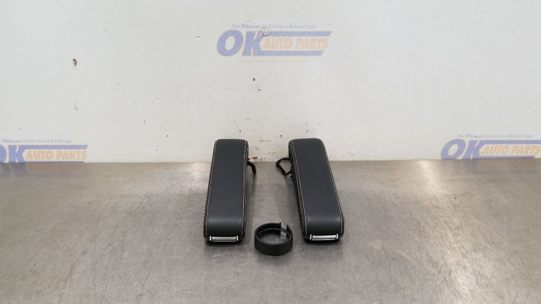Bentley Continental GT 2010 FRONT Center console
