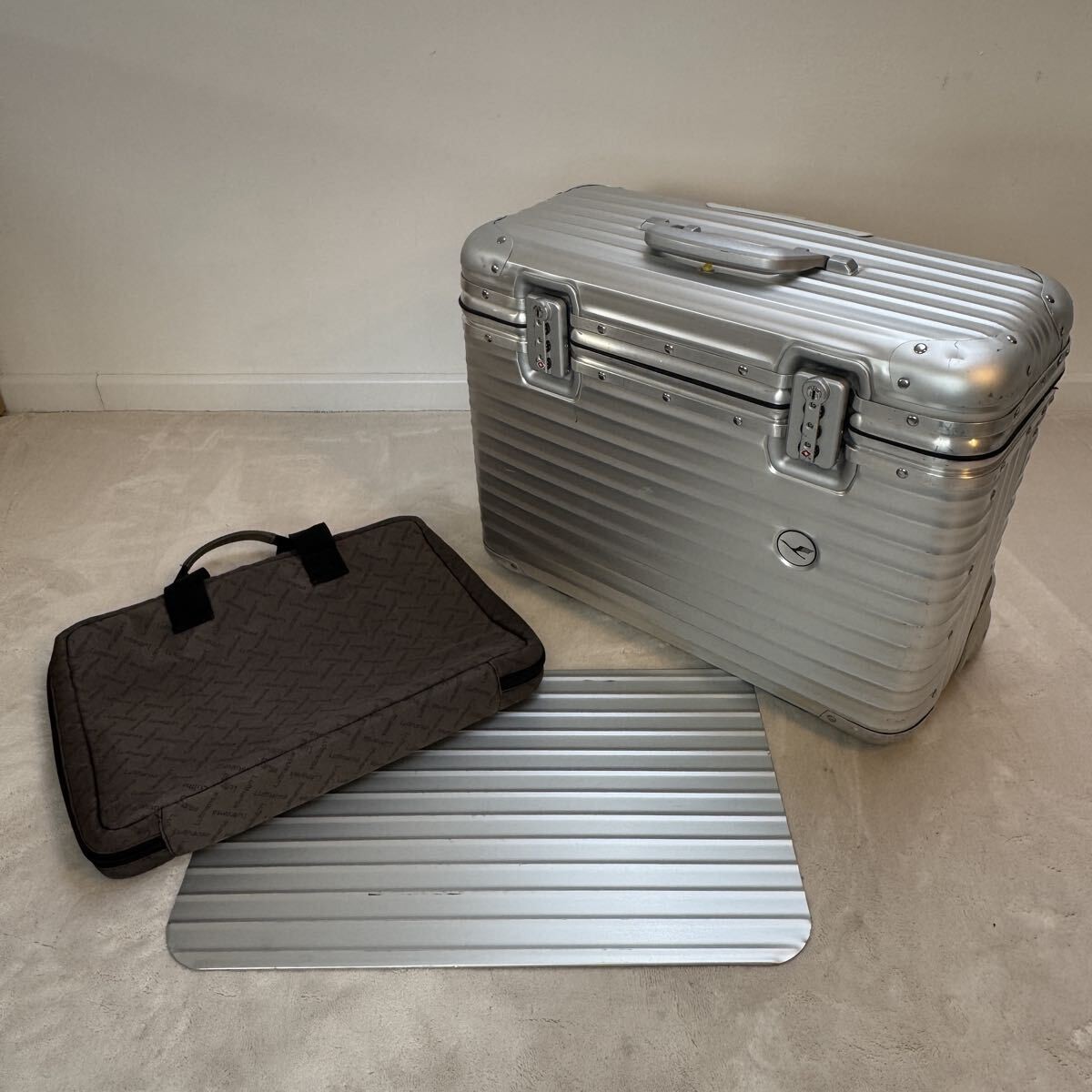 Rimowa Lufthansa Topas Pilot Trolley Silver 2 wheels Carry Case