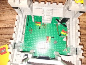 LEGO Castle: King's Castle (6080) Nearly Complete w/box + Instructions 