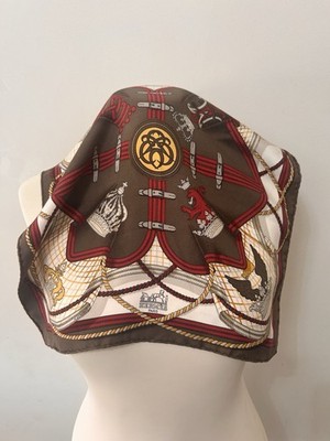 Foulard Gavroche Hermès Grand Tenue, Hermes Grand Tenu Seidentuch 45 cm