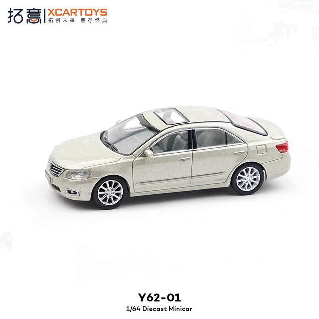 XCARTOYS 1/64 Scale Camry 6th Generation Gold Diecast Car Model