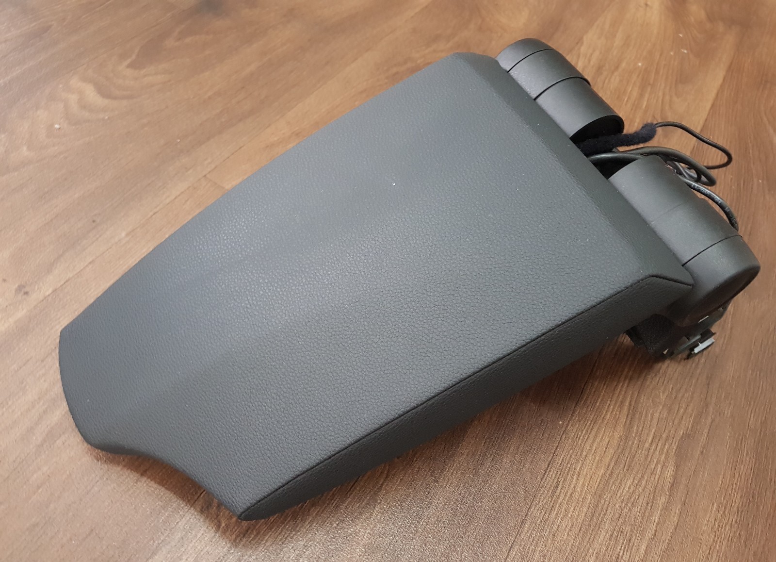BMW 1er E81 E82 E87 E88 Armlehne Mittelkonsole Mittelarmlehne 