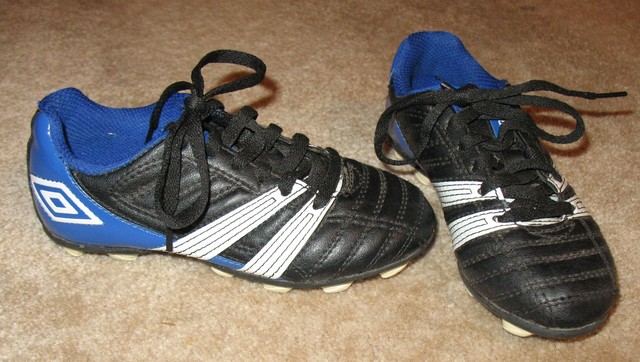 UMBRO Boys' Size 11K SOCCER CLEATS 